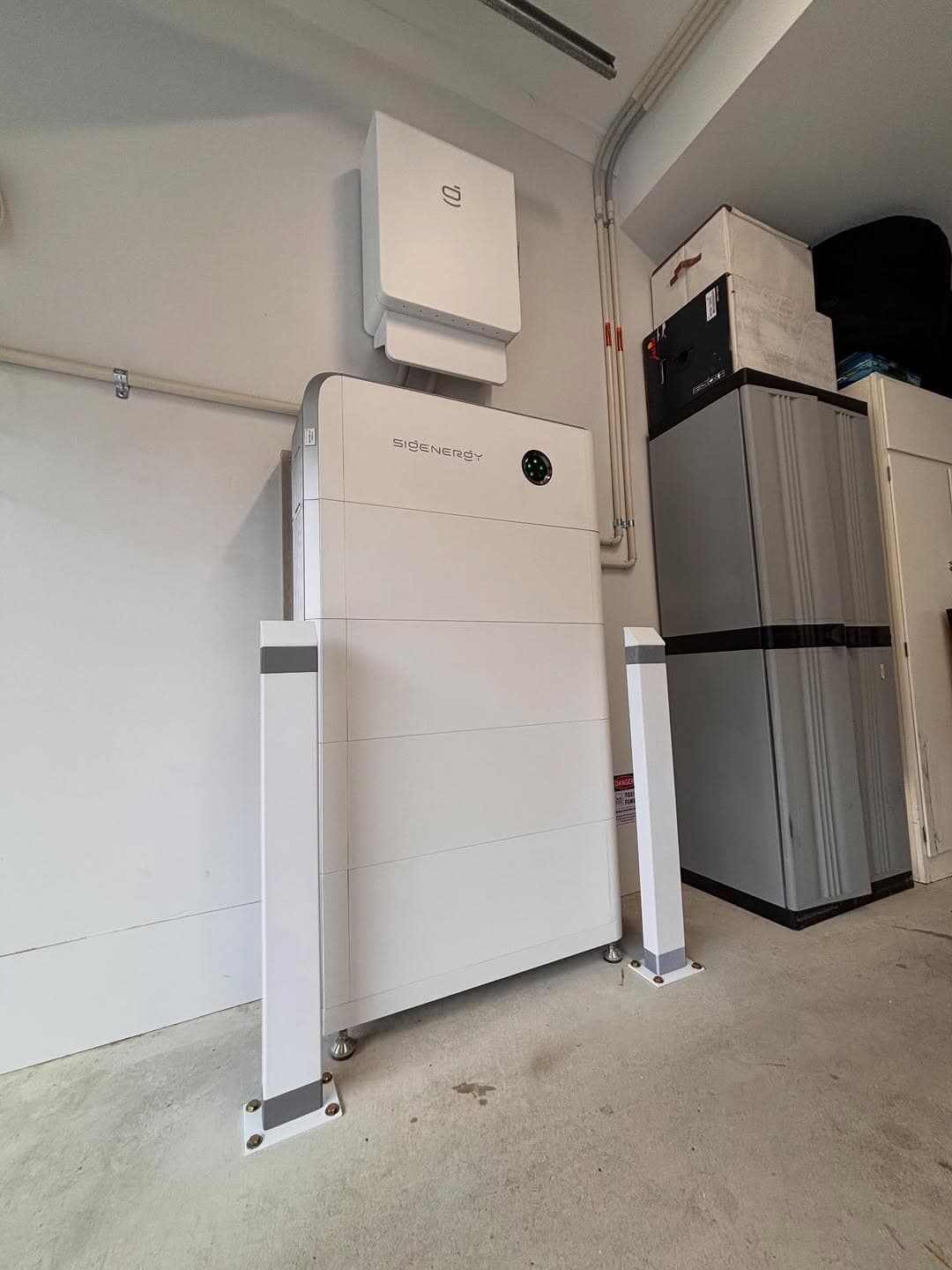 This setup, featuring a 10kw Sigenergy inverter and 32.24kwh of battery power, provides whole-home backup capability to keep this househo...